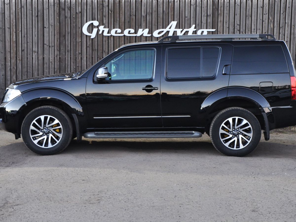 Alternative view of Nissan Pathfinder 2011