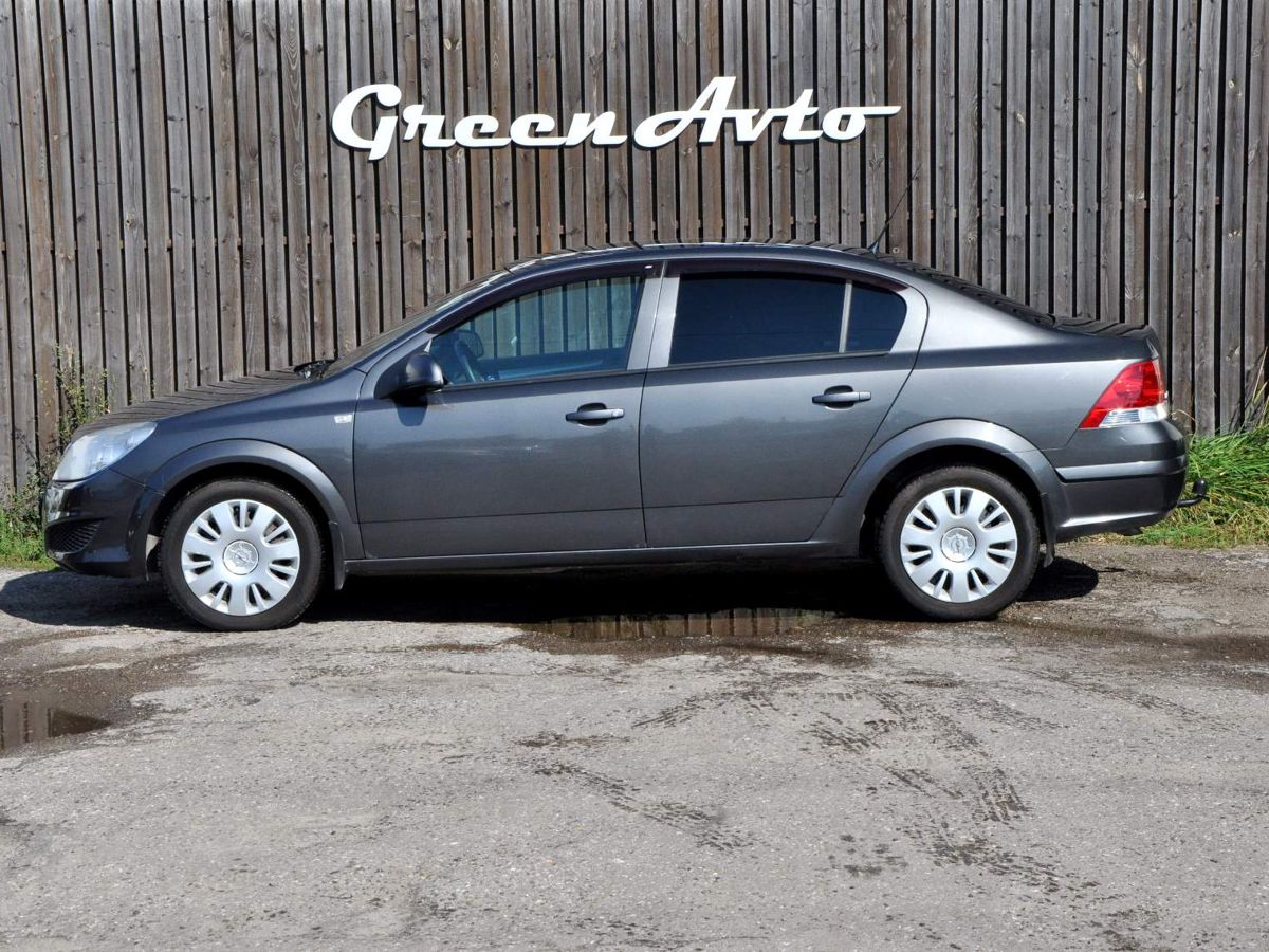 Alternative view of Opel Astra 2011