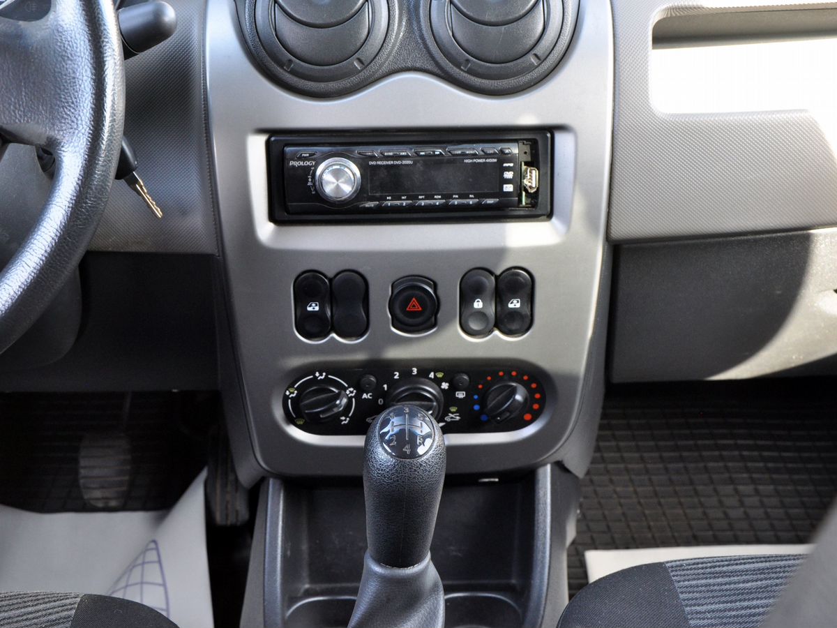 Renault Logan 2012 — изображение 13